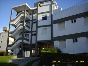 FRENTE EDIFICIO ALBATROS II, Alquiler temporario de apartamento em Villa gesell