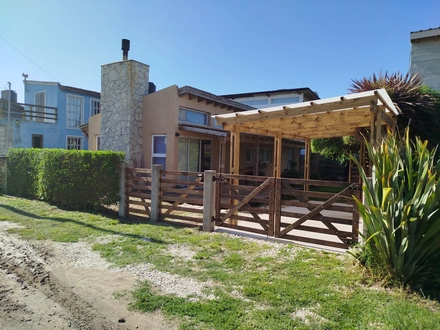 Alquiler temporario de casa em Camet norte ( al lado de santa clara del mar)