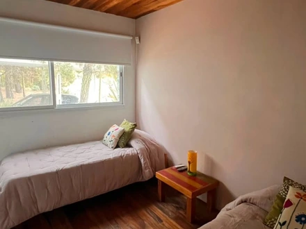 Dormitorio 3 camas, Alquiler temporario de casa em Mar de las pampas
