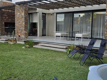 Alquiler temporario de casa en Chacras de coria