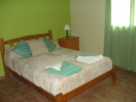 Caba&ntilde;a para seis personas title=