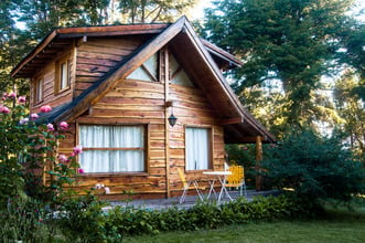 Cabaña 3 y rosas, Alquiler temporario de cabana em Villa la angostura