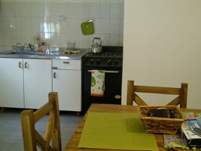 Cocina- comedor, Alquiler temporario de apartamento em Neuquén