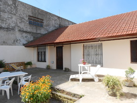 Exterior amplio patio delantero. title=