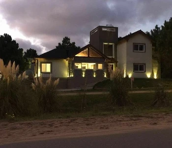 frente por shaw, Alquiler temporario de casa em Pinamar