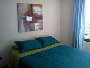 Dormitorio cama de 2 plazas y 2 closet + baño en suite con tina, Arriendo temporario de departamento en Valparaiso