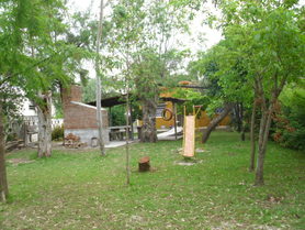 PARTE DEL PARQUE HAY MAS  JUEGOS CASITA DE NIÑOS TAMBIEN title=