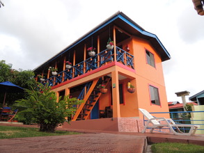 Colorido lugar para descansar, Arriendo temporario de hotel em Providencia isla