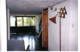 garage,esc. al comedor- puerta baño y sacando desde el lugar huéspedes title=