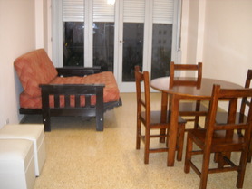 FUTON CAMA COMEDOR 4 PERSONAS BALCON A LA CALLE title=