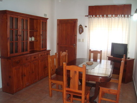 comedor. 2 televisores title=
