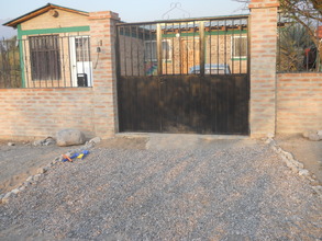 Entrada principal cabaña " Luz Azul de Sirio", Alquiler temporario de casa em Capilla del monte