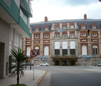 puerta del edificio, Alquiler temporario de apartamento em Mar del plata