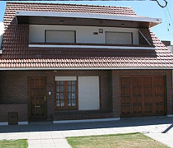 FRENTE DEL CHALET, Alquiler temporario de casa en Necochea