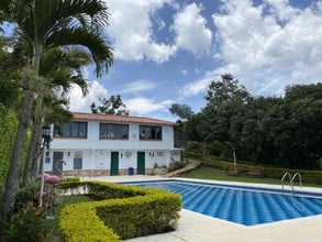 Arriendo temporario de cabaña en Altos de santa bárbara, vereda vericute.  floridablanca