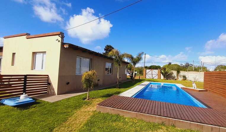 Casas en alquiler en Miramar con pileta 